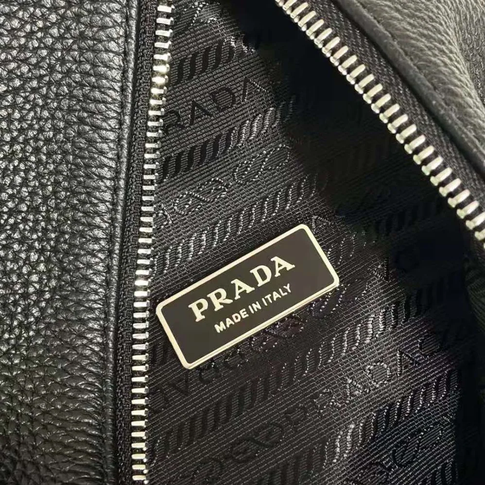 Prada Cross Leather Bag wite Logo-Print Re-Nylon lining for Men in Black Prada Cross Leather Bag wite Logo-Print Re-Nylon lining for Men in Black