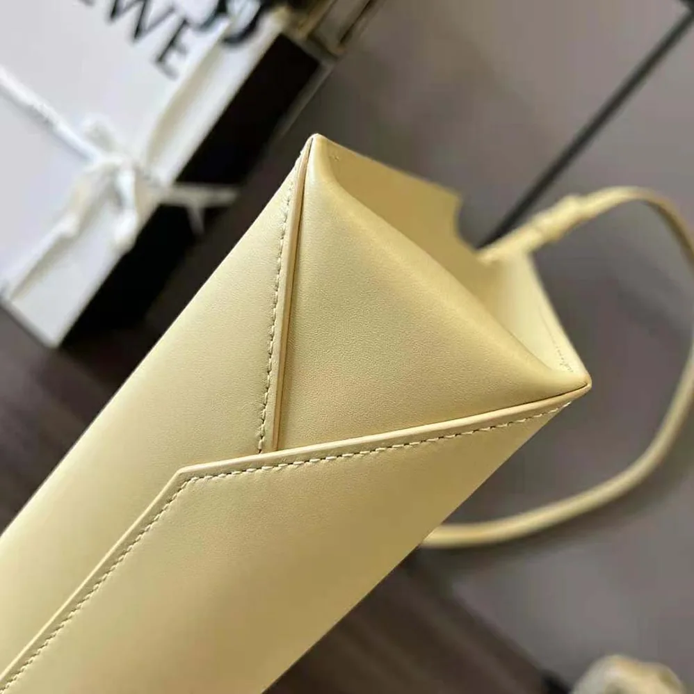 Loewe LOEWE Standard A4 Tote in Sleek Calfskin for Women in Gold Loewe LOEWE Standard A4 Tote in Sleek Calfskin for Women in Gold