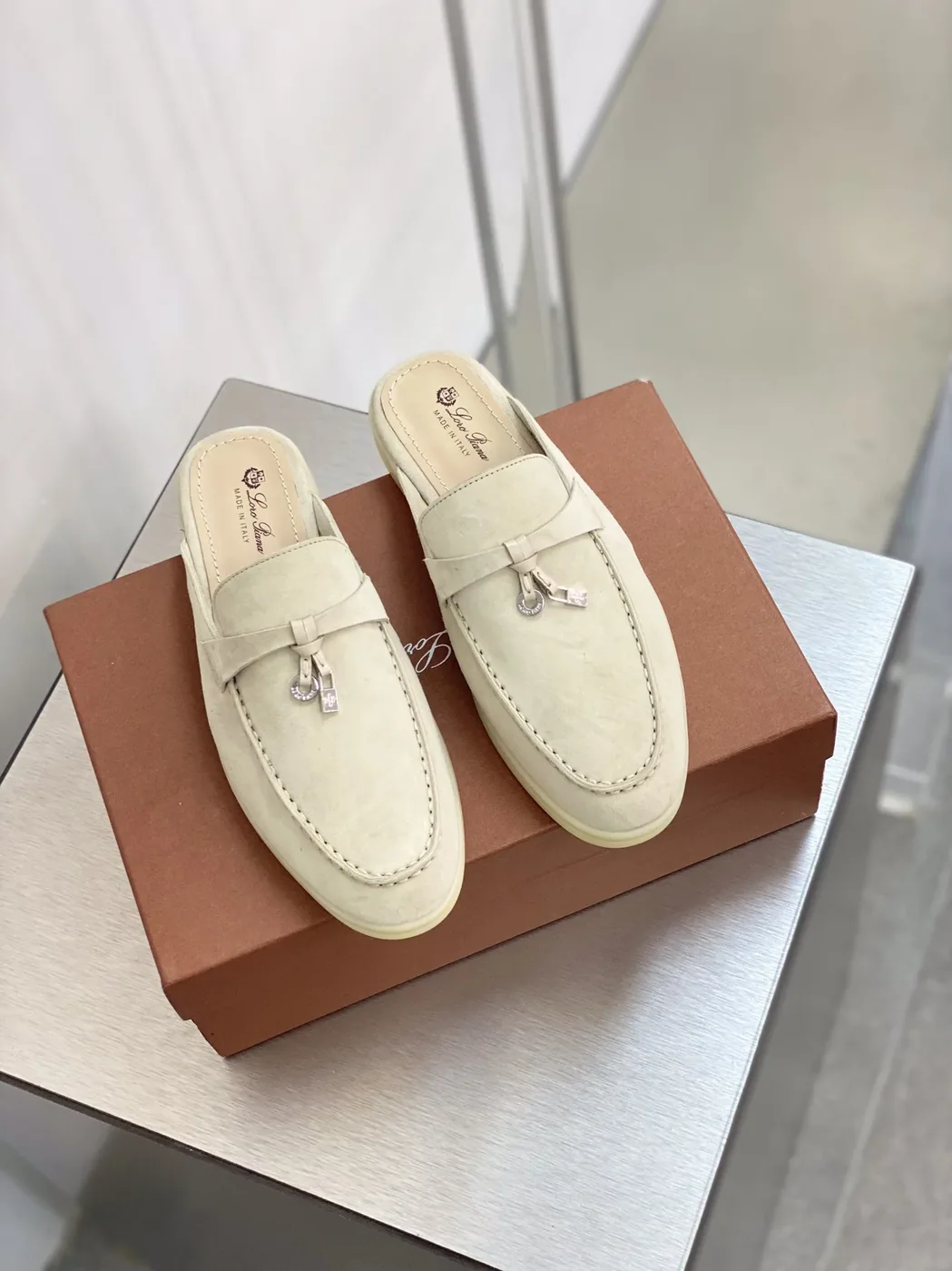 Loro Piana Babouche Charms Walk Loafers Linen – FAI1543 Loro Piana Babouche Charms Walk Loafers Linen – FAI1543