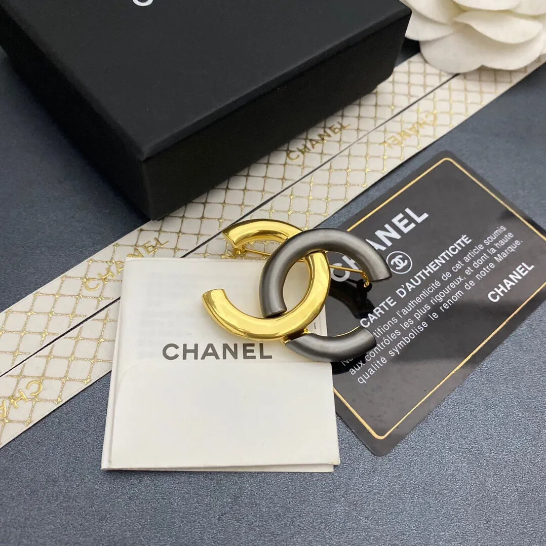 Chanel Brooch Gold in toned Chanel Brooch Gold in toned