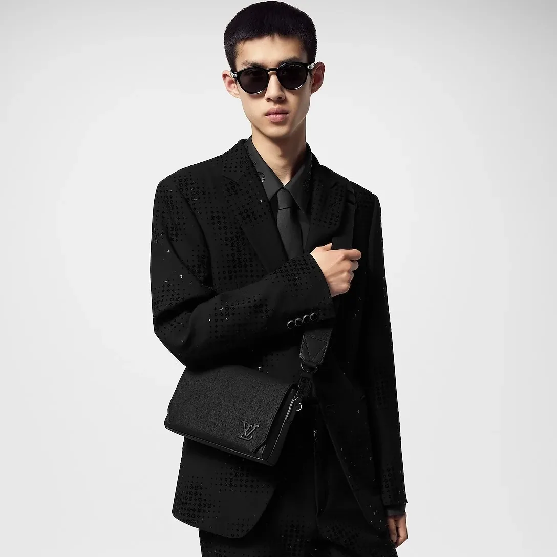 Louis Vuitton Takeoff Messenger PM Noir / Louis Vuitton Takeoff Messenger PM Noir /