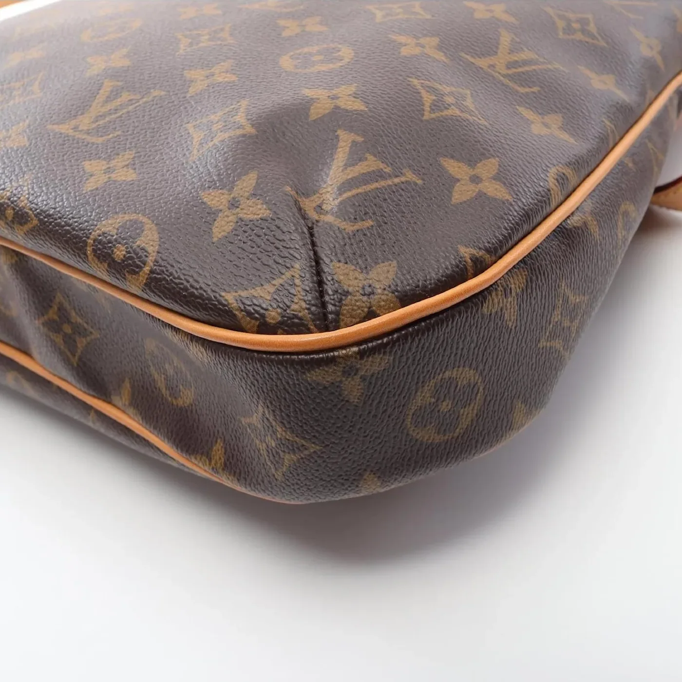Louis Vuitton Odeon MM Monogram Canvas Shoulder Bag /