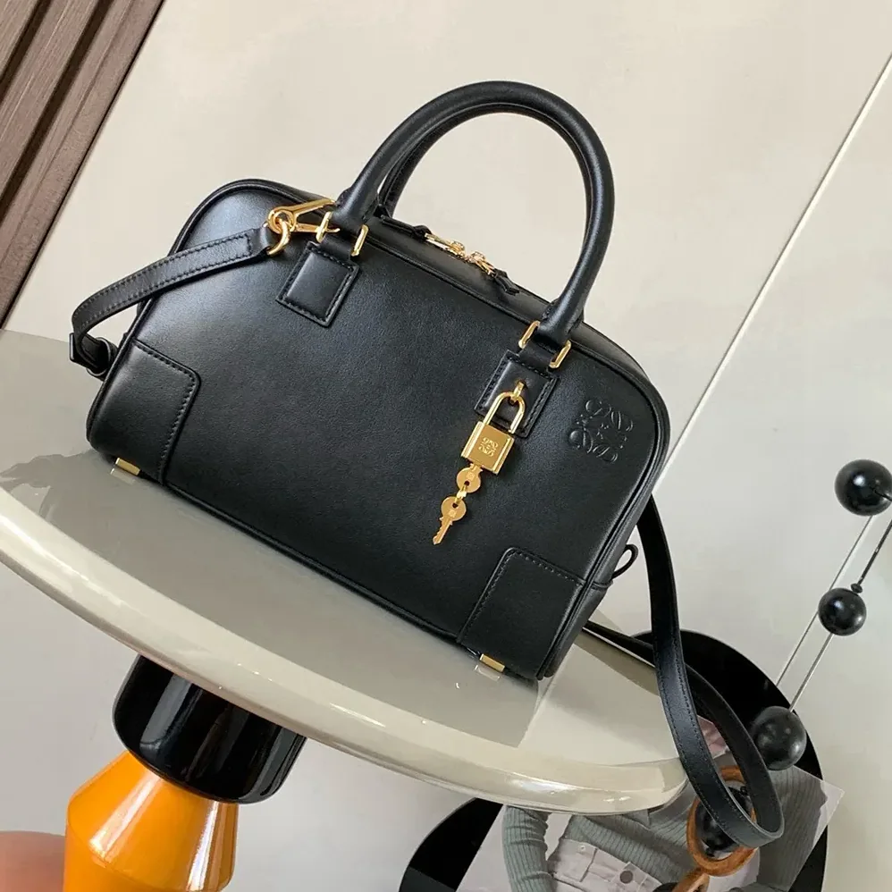 Loewe Amazona 23 Bag in Nappa Calfskin for Unisex in Black Loewe Amazona 23 Bag in Nappa Calfskin for Unisex in Black
