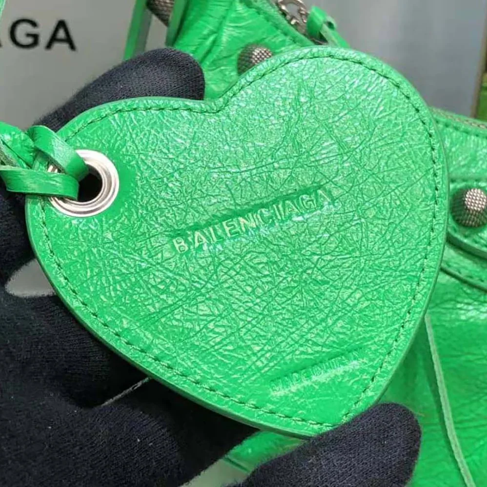 Balenciaga Le Cagole XS Shoulder Bag for Women in Green Balenciaga Le Cagole XS Shoulder Bag for Women in Green