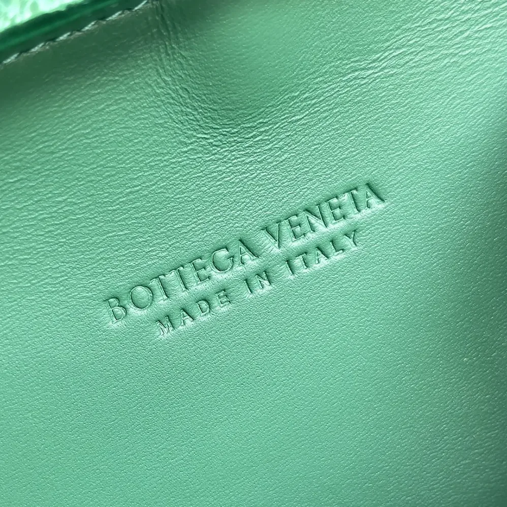 Bottega Veneta Knot Minaudiere On Strap for Women in Green Bottega Veneta Knot Minaudiere On Strap for Women in Green