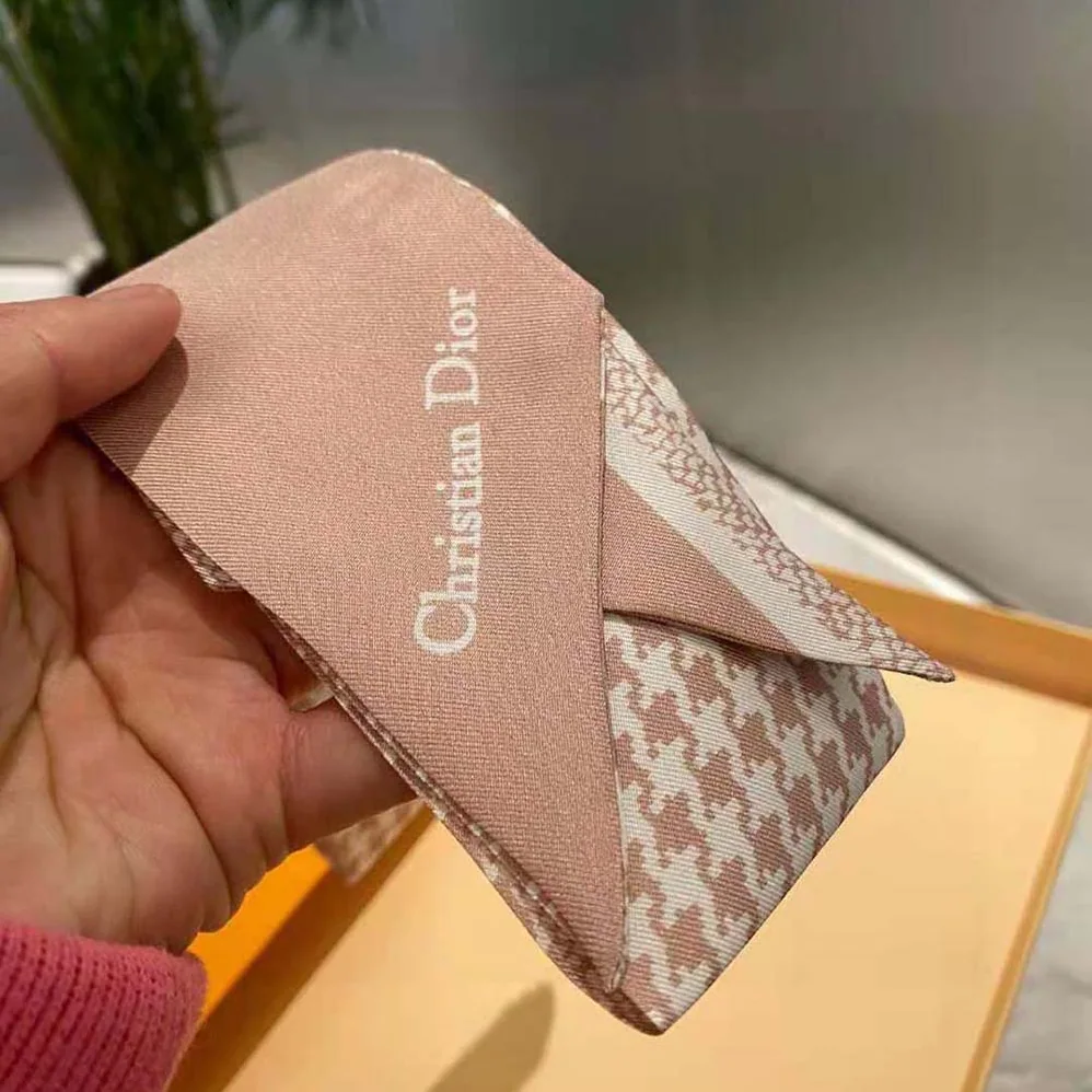 Dior 30 Montaigne Mitzah Scarf Rose Des Vents and White Silk Twill for Women Dior 30 Montaigne Mitzah Scarf Rose Des Vents and White Silk Twill for Women