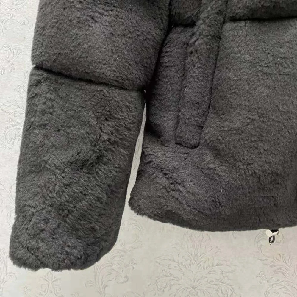 Prada Jacket Stands Out for the Delicate Touch of Shearling Jacket for Women in Black Prada Jacket Stands Out for the Delicate Touch of Shearling Jacket for Women in Black