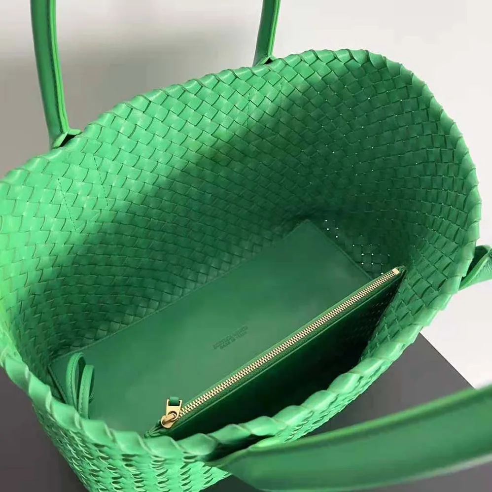 Bottega Veneta Medium Cabat Leather Tote Bag with Detachable Strap for Women in Green Bottega Veneta Medium Cabat Leather Tote Bag with Detachable Strap for Women in Green