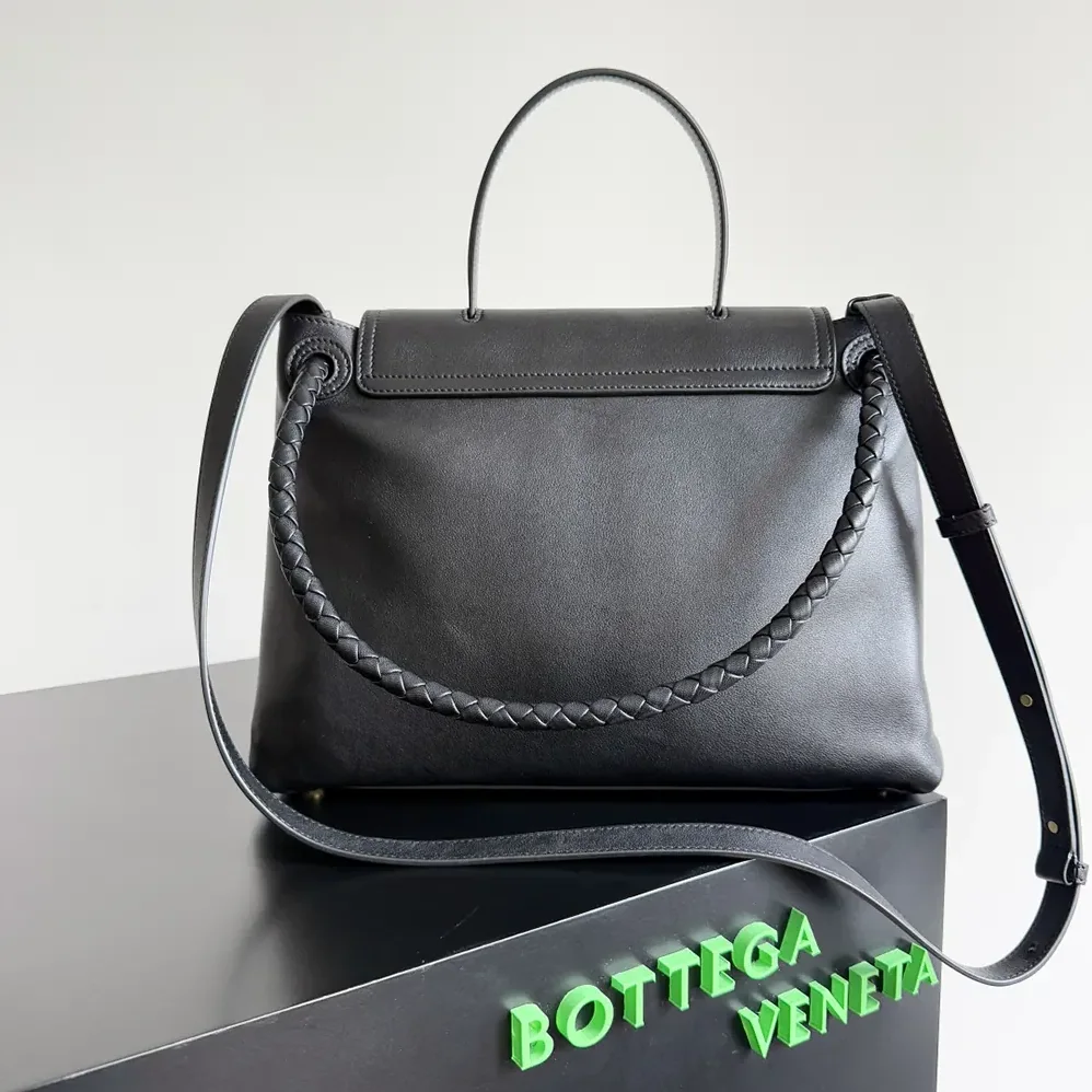 Bottega Veneta Medium Ciao Ciao for Women in Black Bottega Veneta Medium Ciao Ciao for Women in Black