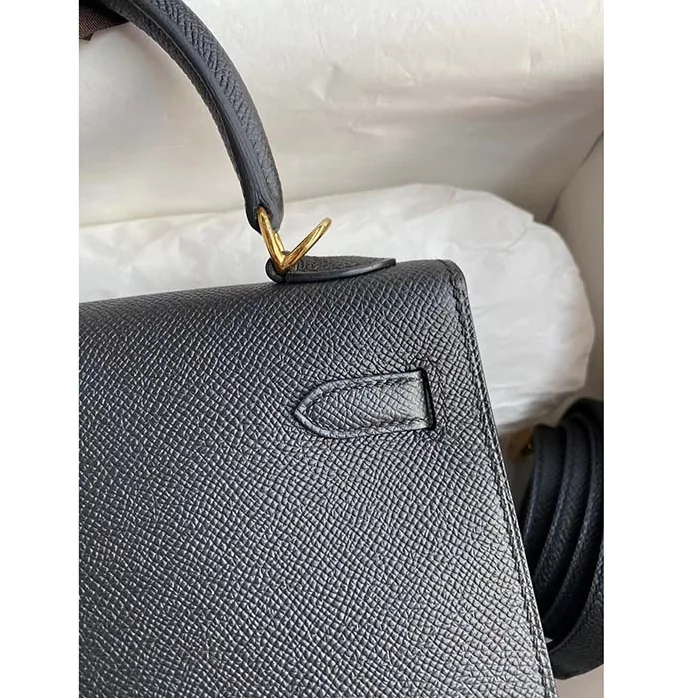 Hermes Kelly Sellier 32 Bag in Togo Leather with Gold Hardware for Women in Black