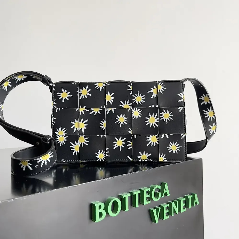Bottega Veneta Cassette Intreccio Leather Cross for Women in body Bag Embellished Bottega Veneta Cassette Intreccio Leather Cross for Women in body Bag Embellished