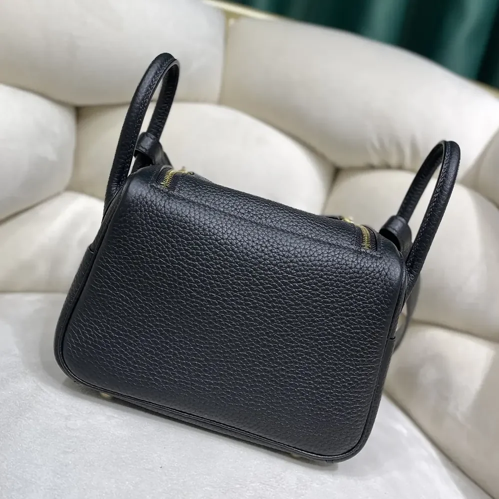 Hermes Lindy Mini 19 in Clemence Leather for Women in Black/Gold