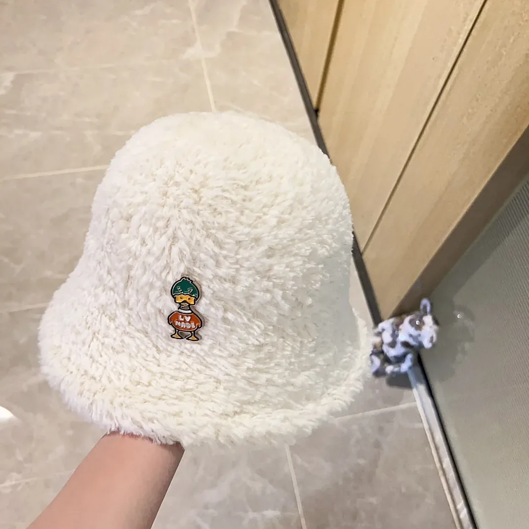 Louis Vuitton Duck Beanie LV White Louis Vuitton Duck Beanie LV White