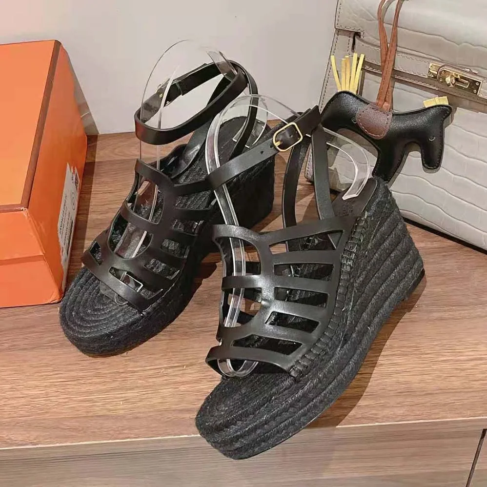 Hermes Catalya Espadrille in Calfskin with “Chaine D'Ancre” Motif for Women in Black Hermes Catalya Espadrille in Calfskin with “Chaine D'Ancre” Motif for Women in Black