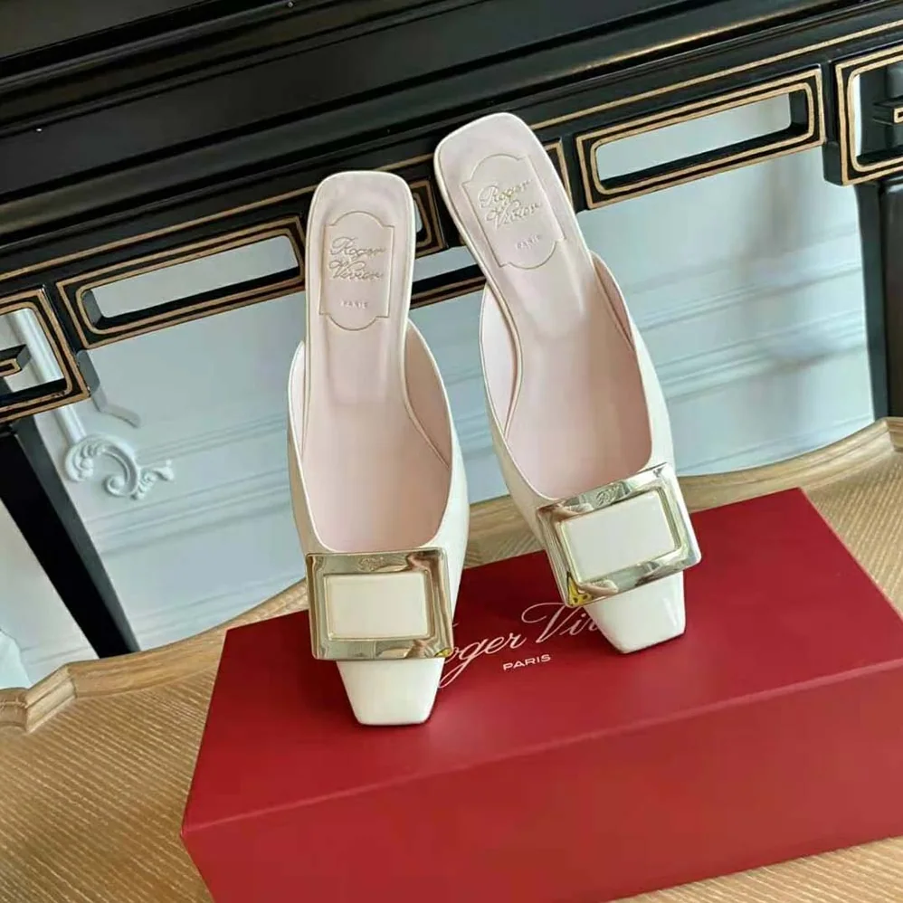 Roger Vivier Belle Vivier Metal Buckle Mules in Patent Leather in 2.5 cm Heel Roger Vivier Belle Vivier Metal Buckle Mules in Patent Leather in 2.5 cm Heel