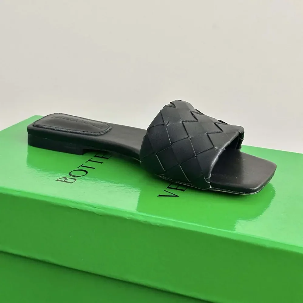 Bottega Veneta Parco Flat Mule for Women in Black