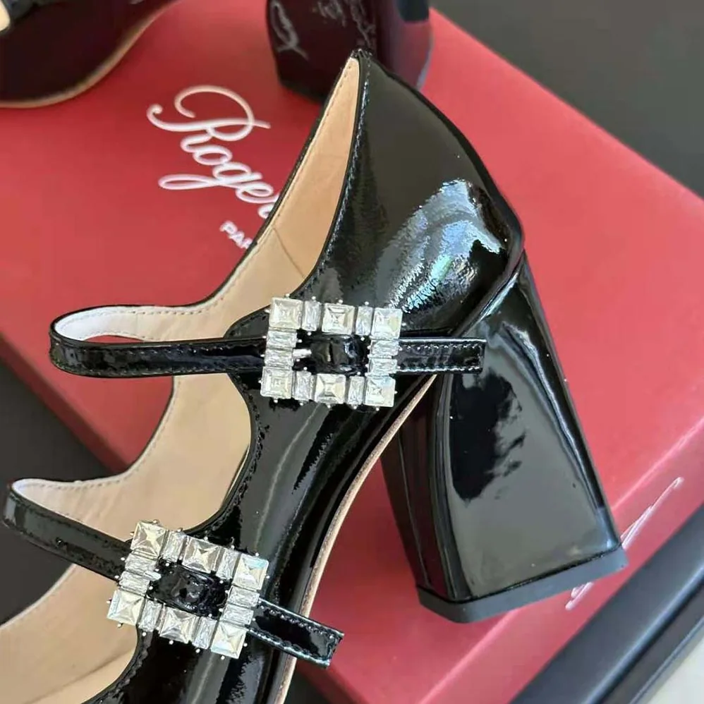 Roger Vivier Trés Vivier Strass Buckle Mini Babies Pumps in Patent Leather for Women Roger Vivier Trés Vivier Strass Buckle Mini Babies Pumps in Patent Leather for Women