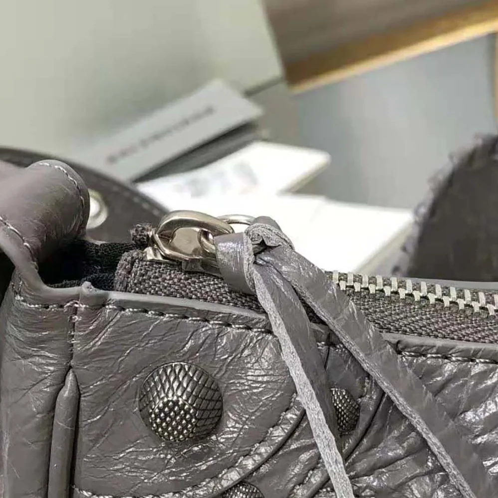 Balenciaga Le Cagole XS Shoulder Bag for Women in Black Balenciaga Le Cagole XS Shoulder Bag for Women in Black