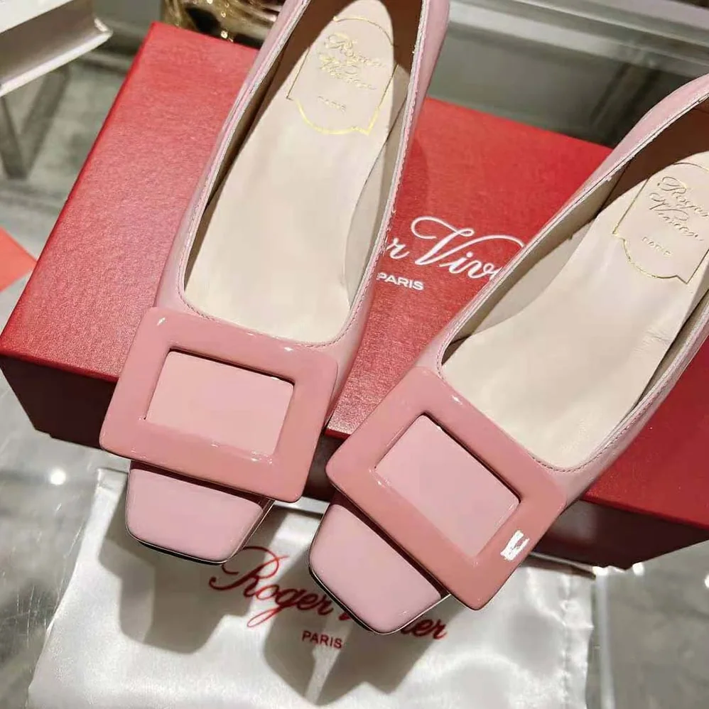 Roger Vivier Patent Leather Belle Vivier Pumps for Women in Pink Roger Vivier Patent Leather Belle Vivier Pumps for Women in Pink