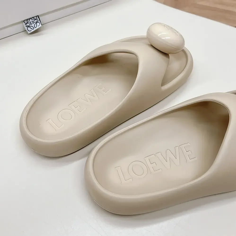 Loewe Foam Pebble Sandal for Women in White