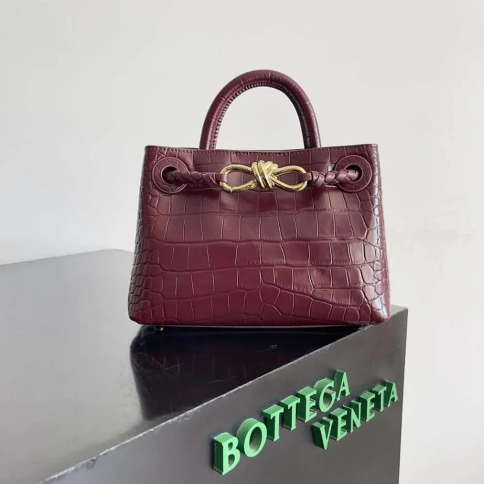 Bottega Veneta Small Andiamo Crocodile Leather Top Handle Bag for Women in Red Bottega Veneta Small Andiamo Crocodile Leather Top Handle Bag for Women in Red