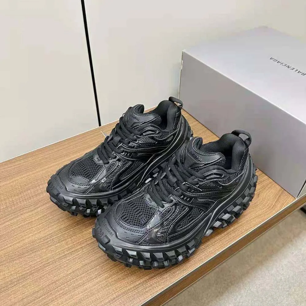 Balenciaga Bouncer Sneaker in Black Mesh and Nylon for Unisex