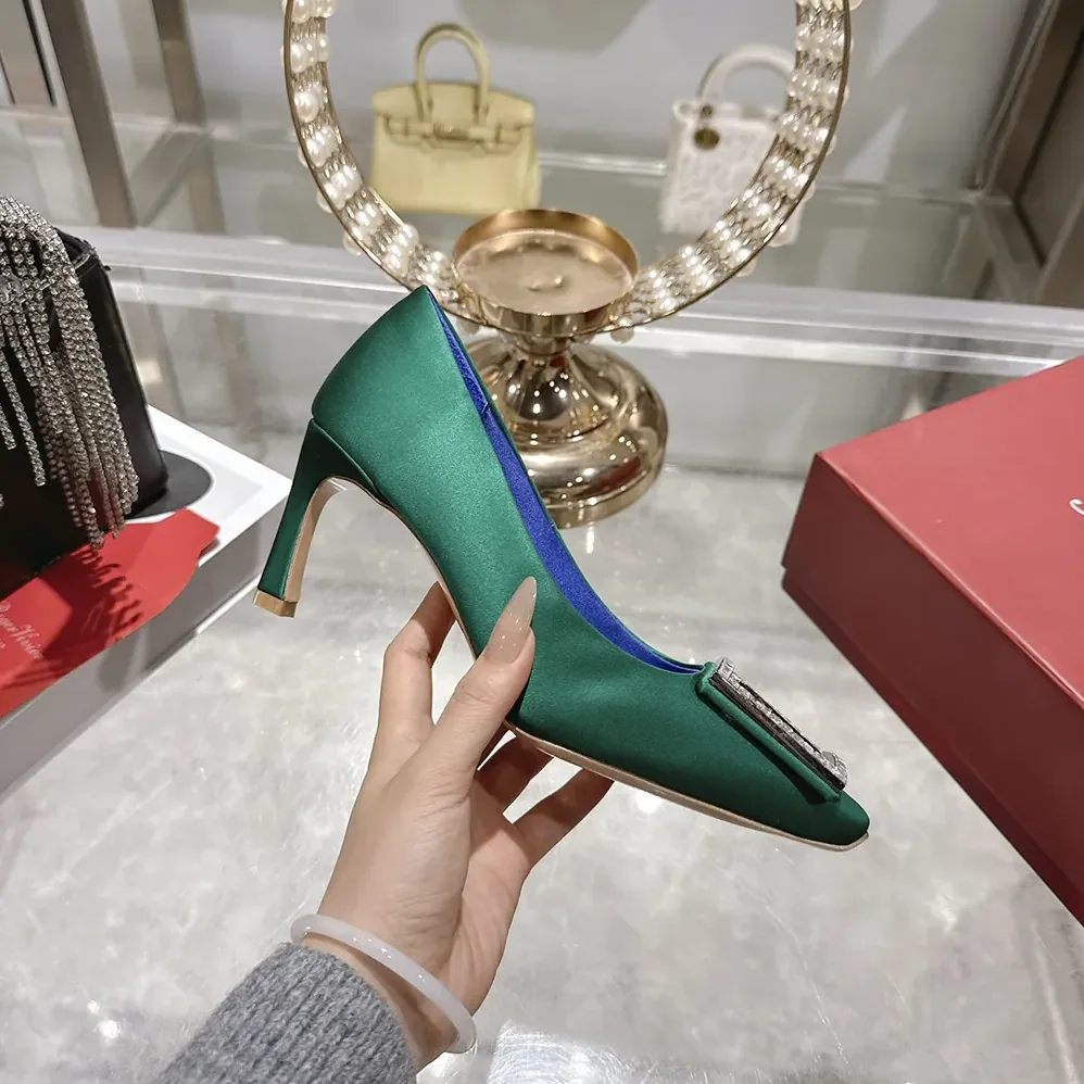 Roger Vivier Trompette Pumps in Satin for Women in Green