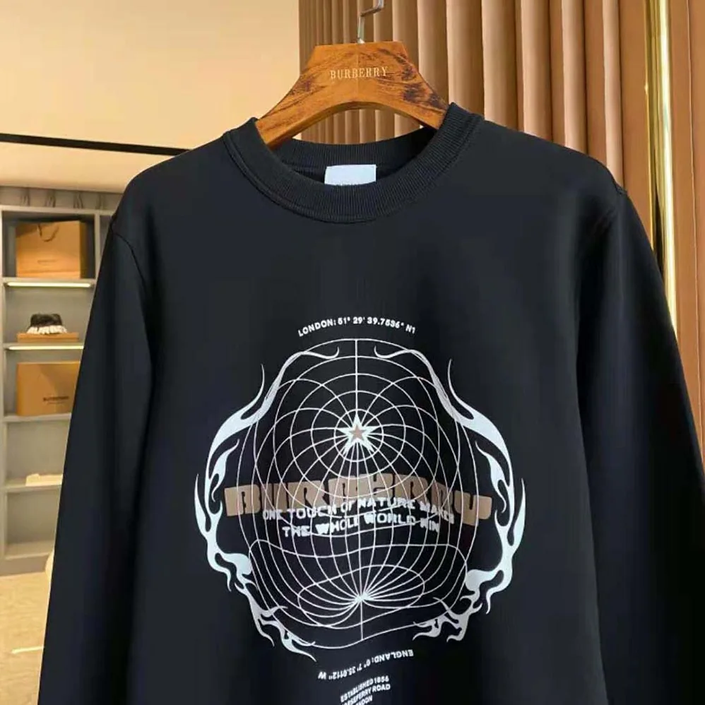 Burberry Globe Graphic Cotton Sweatshirt for Men in Black