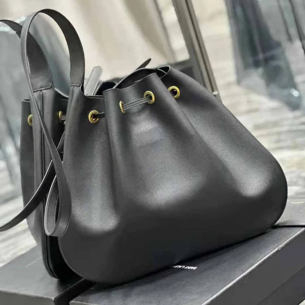 Saint Laurent YSL Paris Vii Large Flat Hobo Bag in Crocodile for Women in Embossed Leather Saint Laurent YSL Paris Vii Large Flat Hobo Bag in Crocodile for Women in Embossed Leather