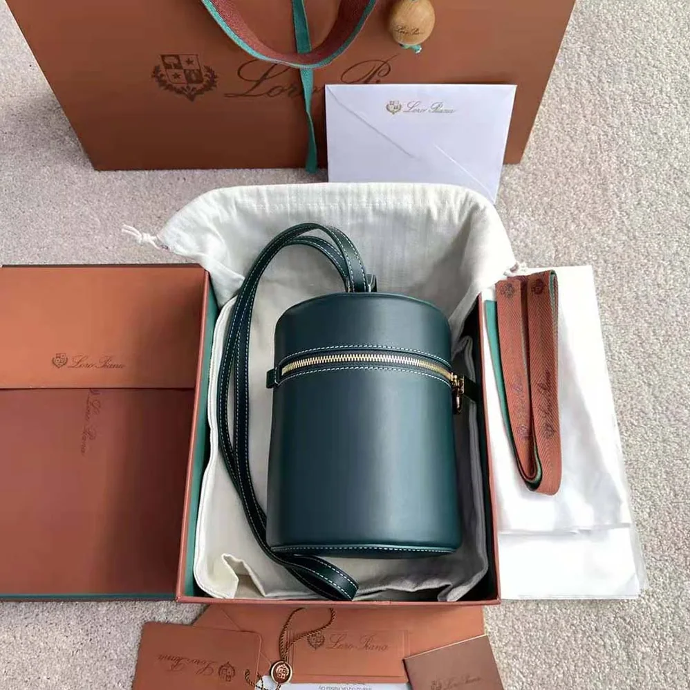 Loro Piana Medium Extra Case in Calfskin Leather for Women in Green Loro Piana Medium Extra Case in Calfskin Leather for Women in Green