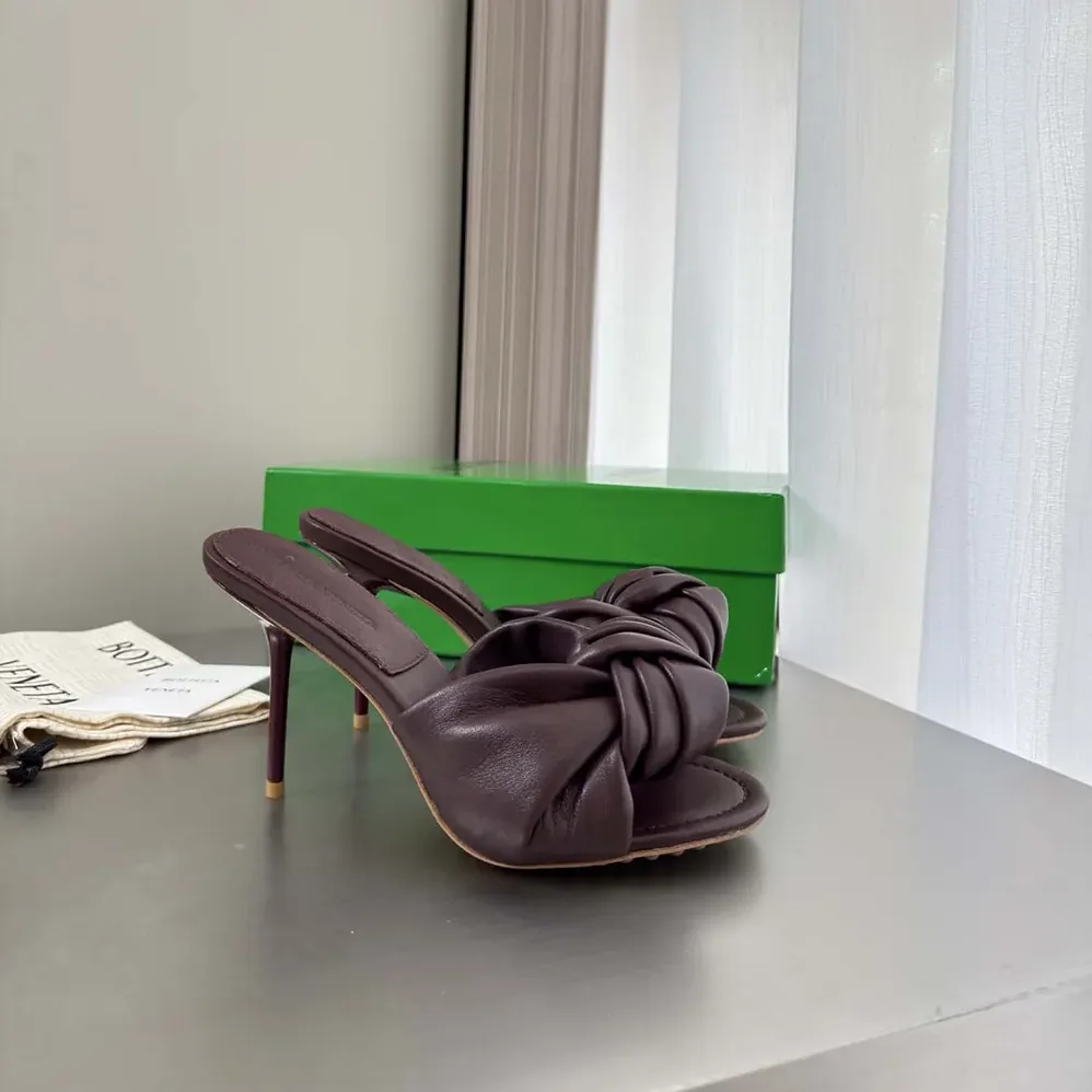 Bottega Veneta Cherry Mule in Supple Nappa Leather for Women in Deep Mahogany