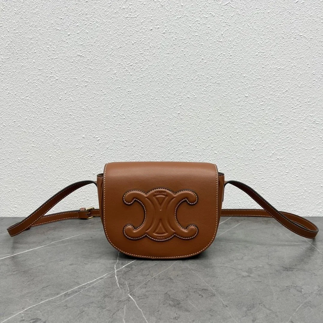 Celine Folco Cuir Triomphe Tan / .04LU Celine Folco Cuir Triomphe Tan / .04LU