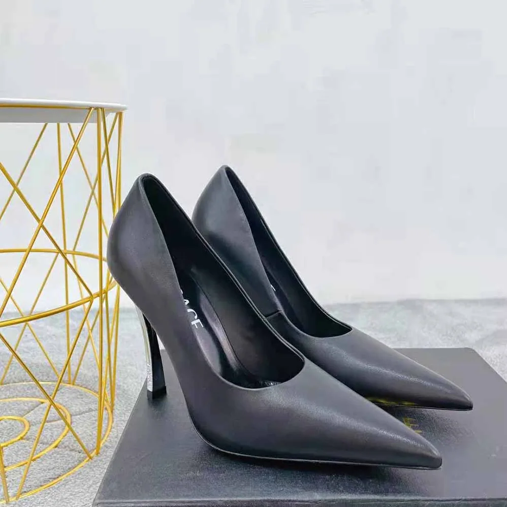 Versace Pin-Point Pumps in Calf leather for Women in Black
