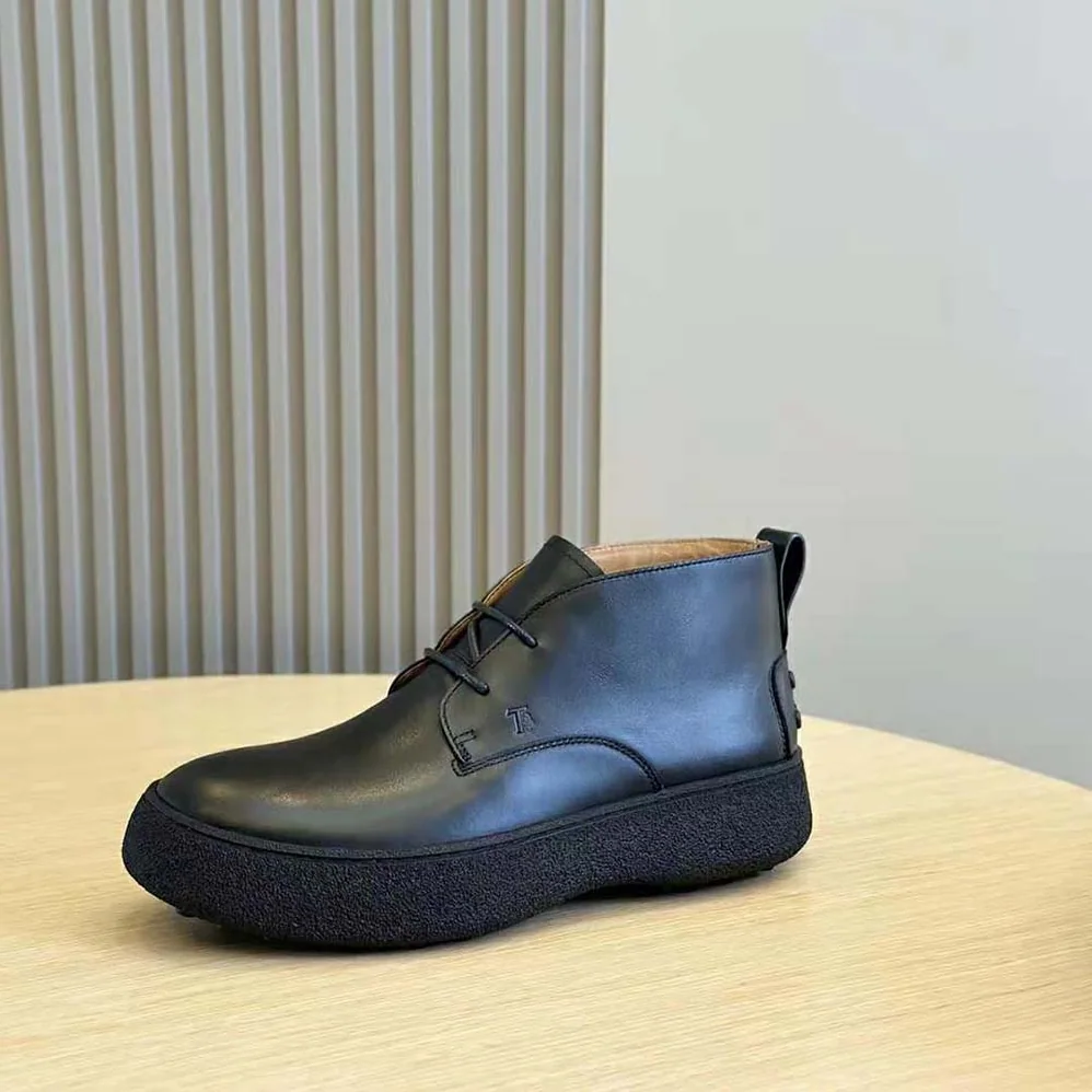 Tod's W. G. Desert Boots in Leather for Men in Black Tod's W. G. Desert Boots in Leather for Men in Black