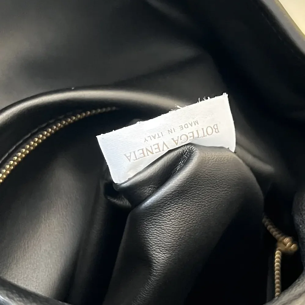 Bottega Veneta Large Hop Shoulder Bag in Calf Leather for Women in Black
