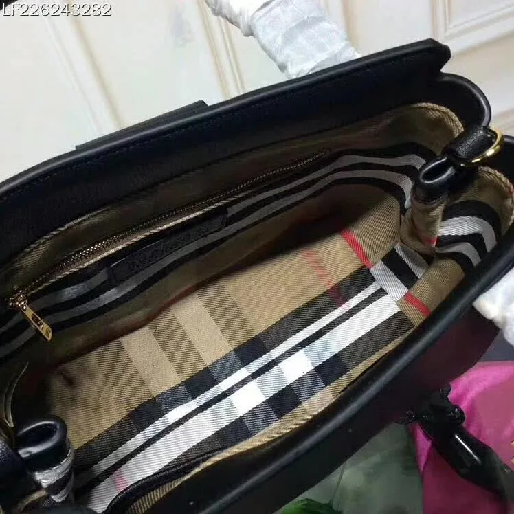 Burberry Medium Buckle Tote in Grainy Leather in Black