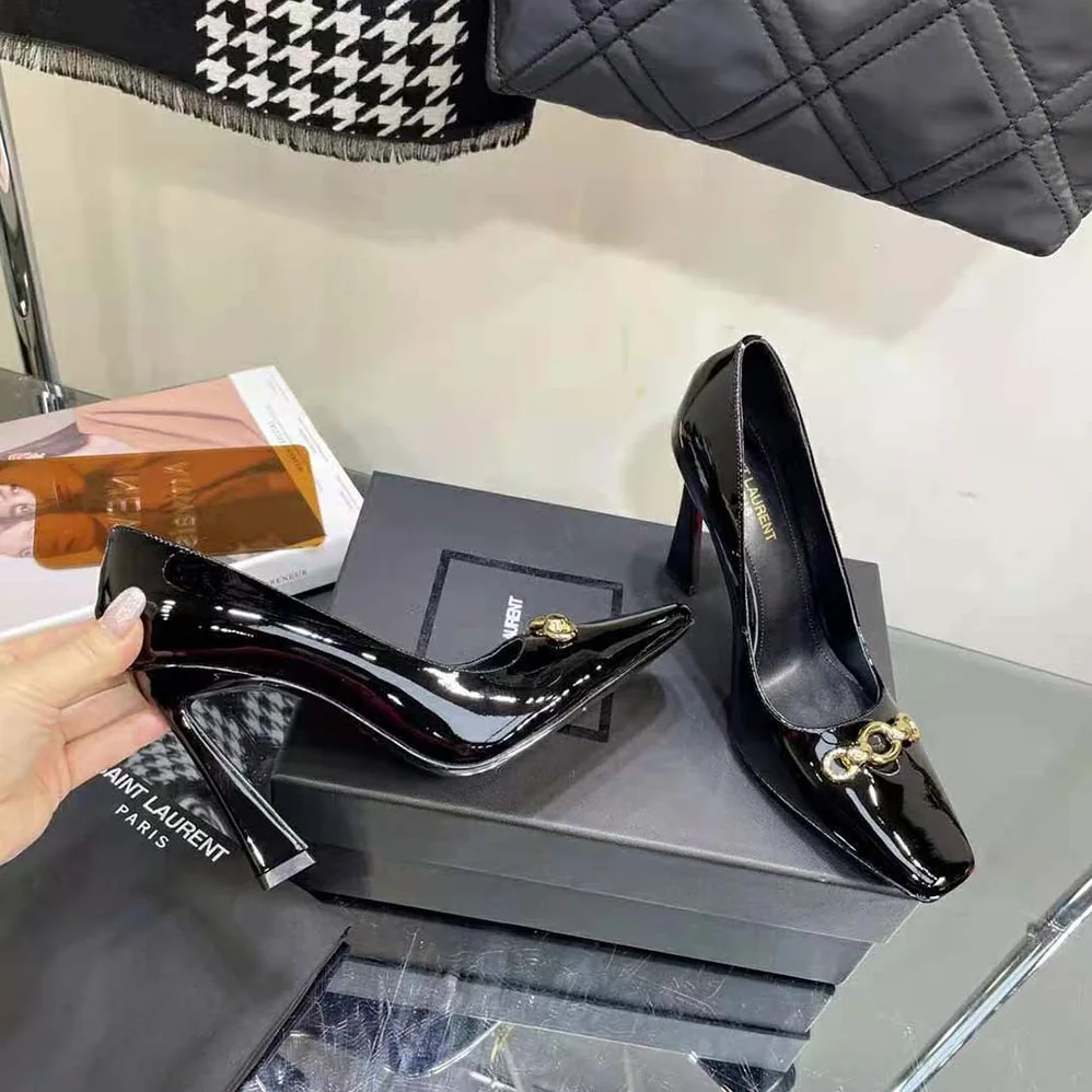 Saint Laurent YSL Silvana Pumps in Patent Leather for Women in Black Saint Laurent YSL Silvana Pumps in Patent Leather for Women in Black