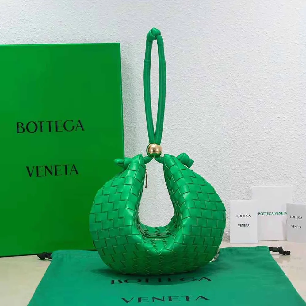 Bottega Veneta Turn Medium Intrecciato Leather Pouch with Adjustable Strap for Women in Green