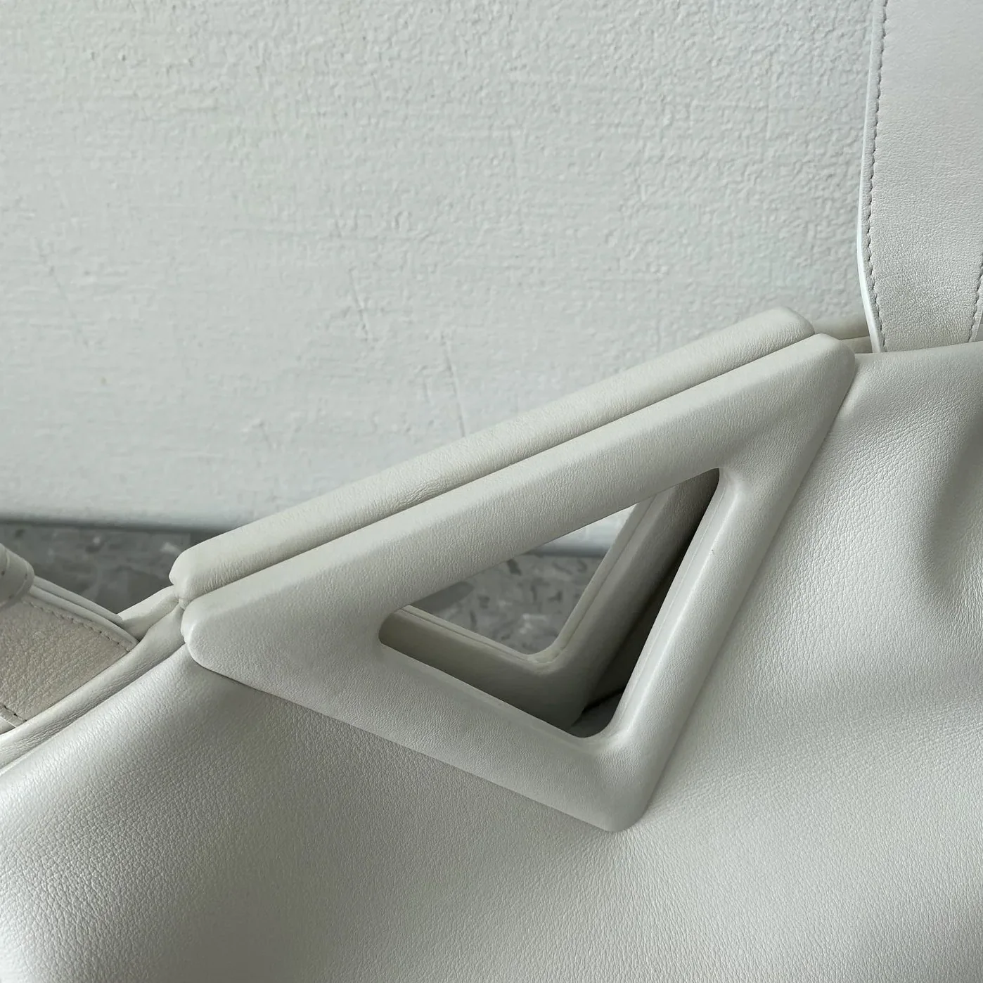 Bottega Veneta Point Chalk Bottega Veneta Point Chalk