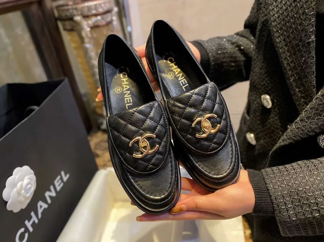 Chanel Tab Loafers Turn-lock Flats Interlocking CC Black Chanel Tab Loafers Turn-lock Flats Interlocking CC Black
