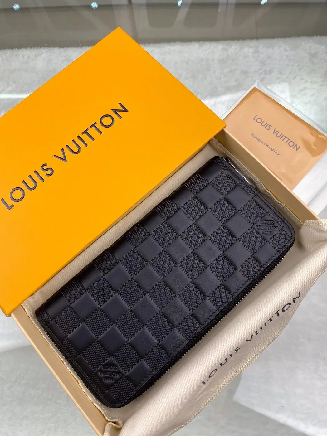 Louis Vuitton Zippy Wallet Vertical Damier Infini