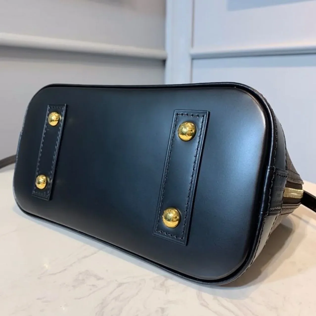 Louis Vuitton Alma BB Top Handle Bag / Brown Monogram Canvas Gold Hardware Louis Vuitton Alma BB Top Handle Bag / Brown Monogram Canvas Gold Hardware