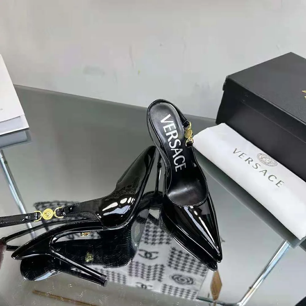 Versace Medusa '95 Slingback Pumps for Women in Black Versace Medusa '95 Slingback Pumps for Women in Black