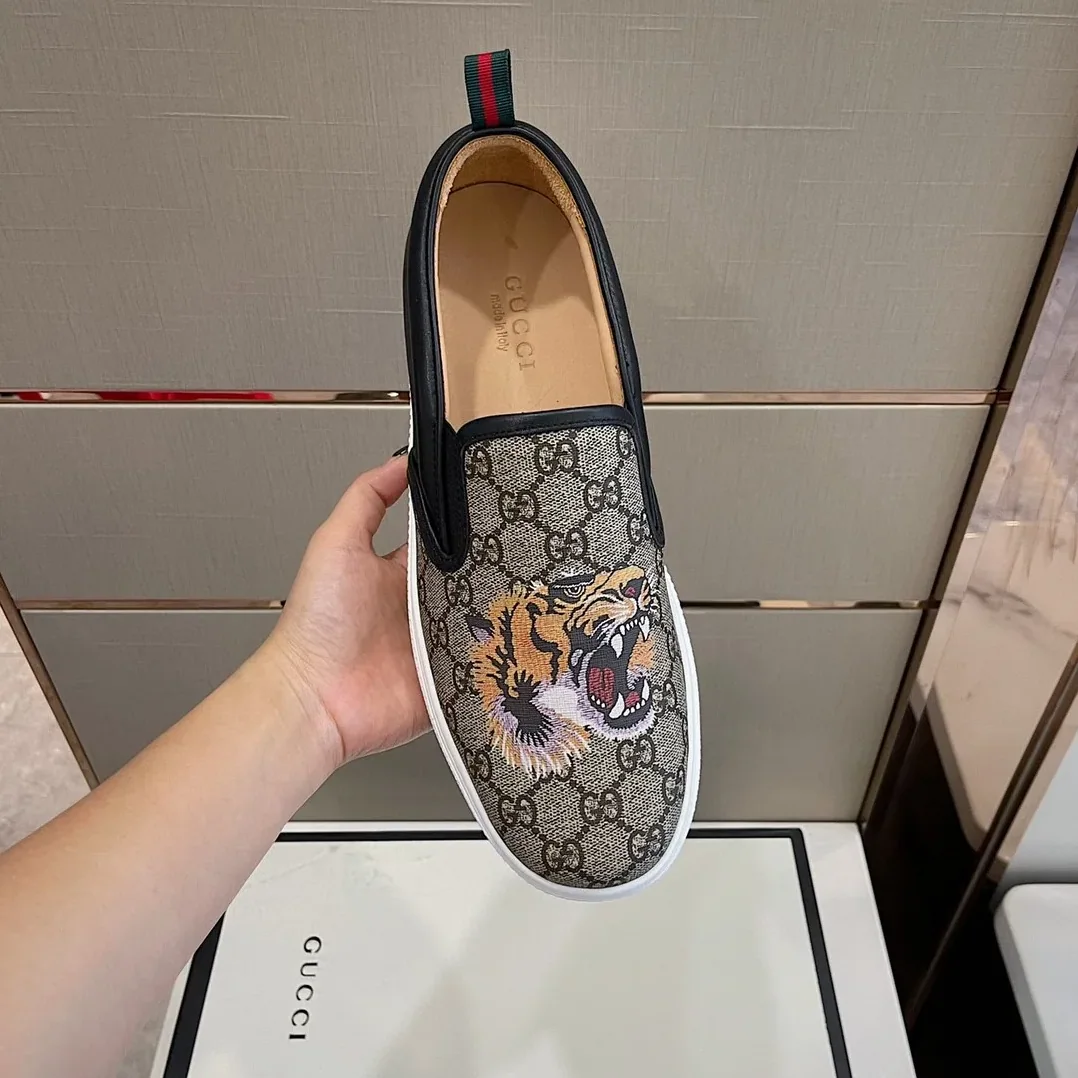 Gucci GG Supreme Slip-On With Tiger Black And Gray for Men Gucci GG Supreme Slip-On With Tiger Black And Gray for Men
