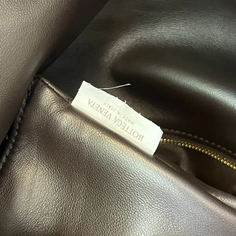 Bottega Veneta Large Hop Shoulder Bag in Calf Leather for Women in Chocolate
