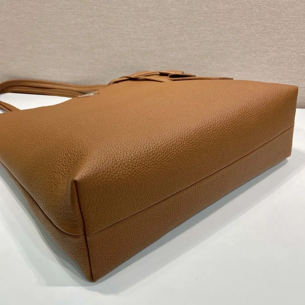 Prada Leather Tote for Unisex in Brown Prada Leather Tote for Unisex in Brown