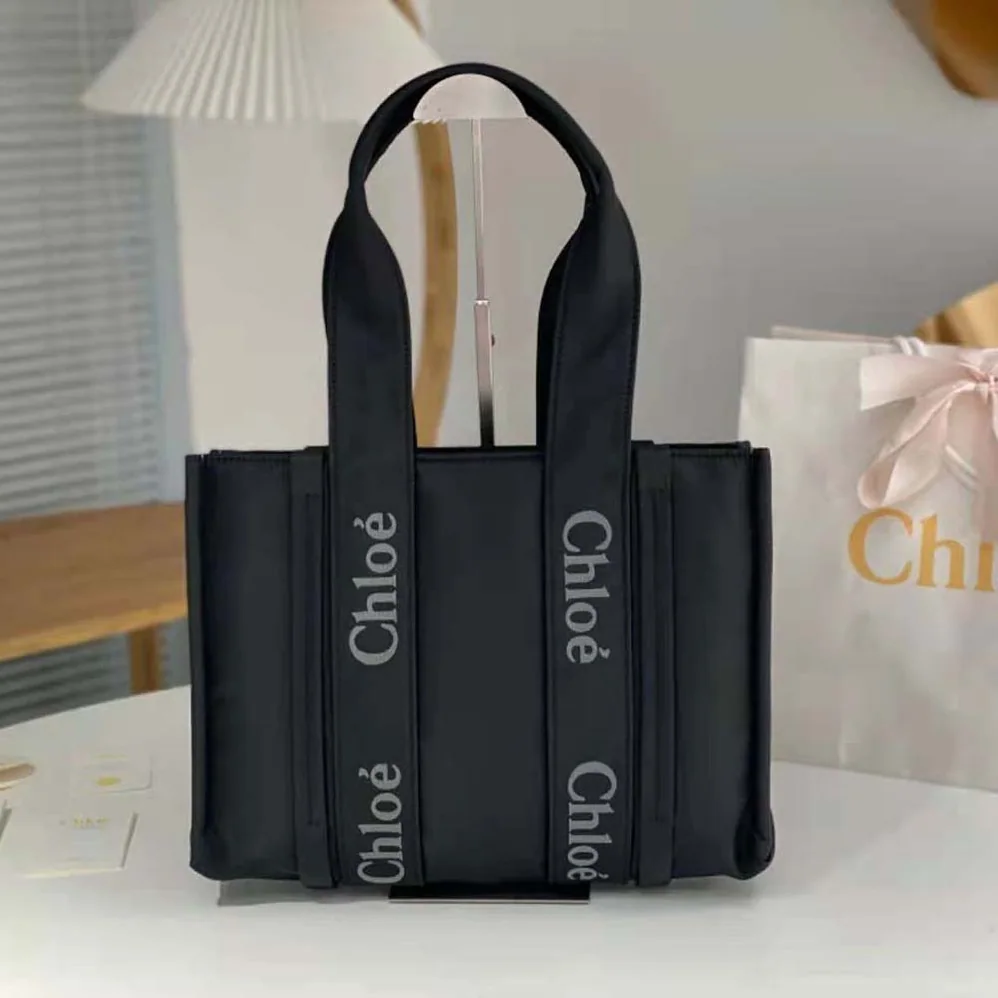 Chloe Medium Woody Tote Bag for Women in Black Chloe Medium Woody Tote Bag for Women in Black
