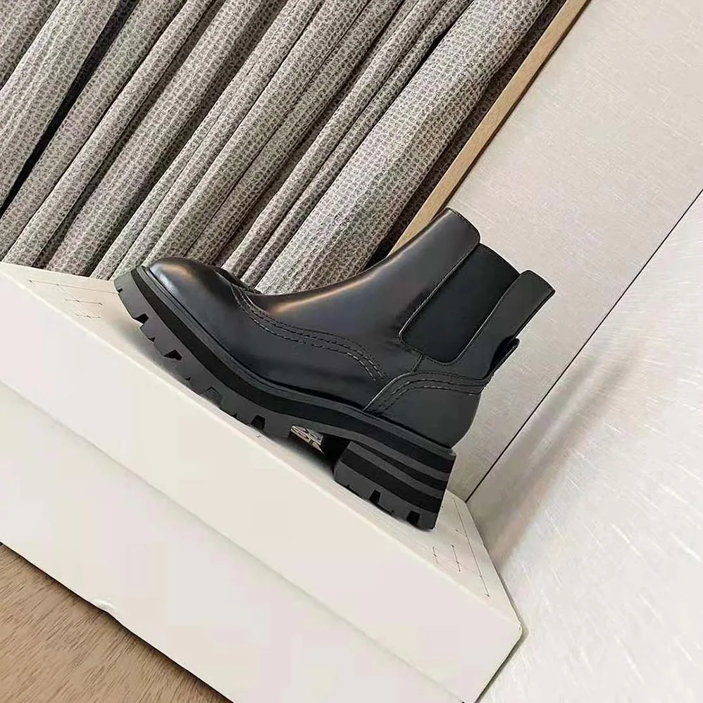 Alexander Mcqueen Wander Chelsea Boot for Women in Black Alexander Mcqueen Wander Chelsea Boot for Women in Black