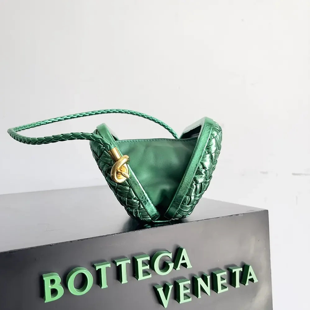 Bottega Veneta Knot Minaudiere On Strap for Women in Green Bottega Veneta Knot Minaudiere On Strap for Women in Green