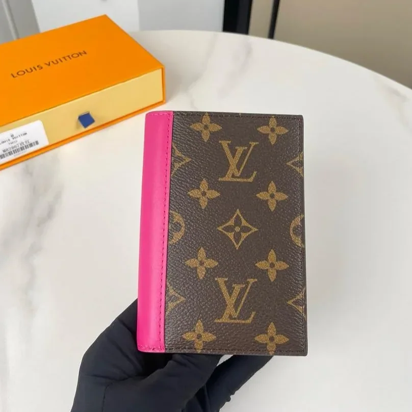 Louis Vuitton Passport Cover Wallet Pink / Louis Vuitton Passport Cover Wallet Pink /